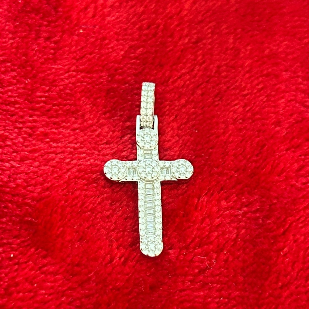Luxury Moissanite Diamond Cross Pendant